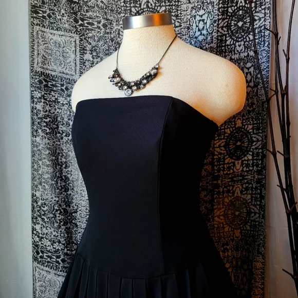 WHBM...STUNNING DRESS - Picture 2 of 5